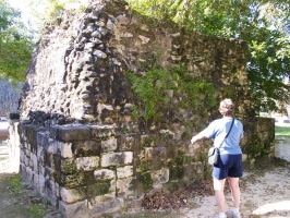 IMG 3372 Eloise give a tour of the ruins